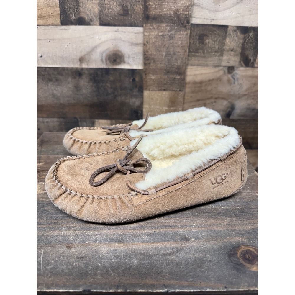 UGG Australia Dakota Chestnut Suede Sheepskin Lined Moccasin Slippers Womens‎